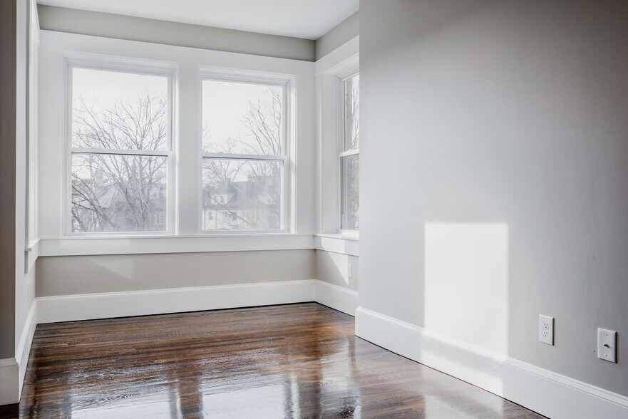 Building Photo - 53 Strathmore Rd