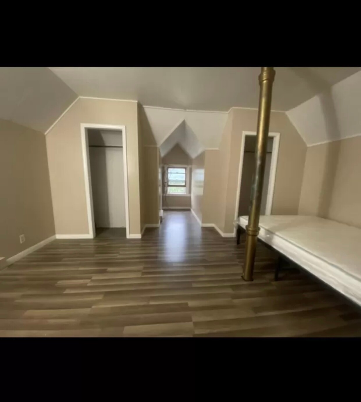 Building Photo - 13 Clarke St