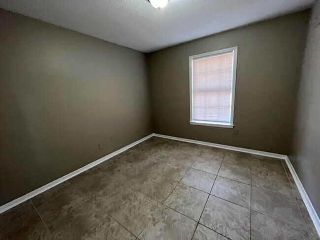 Building Photo - Renovated 4 Bedroom Bath home for Rent!