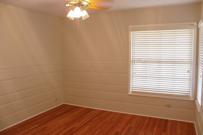 Building Photo - 3 BEDROOM WILSHIRE