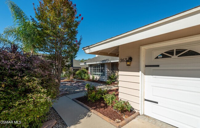 Building Photo - 363 Larcom St