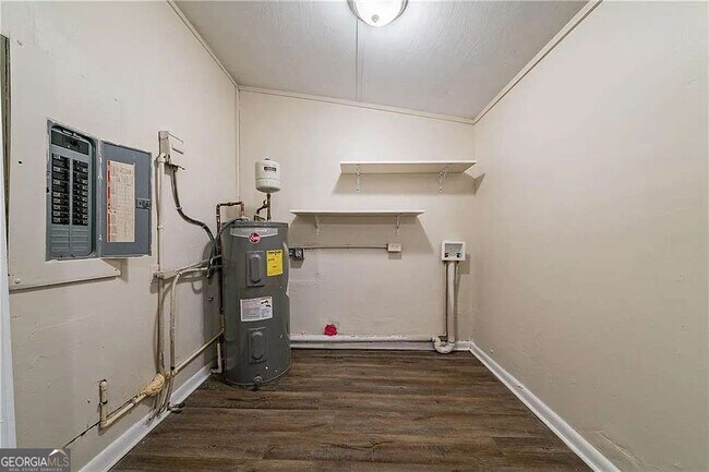 Building Photo - 16 Bromack Dr SE