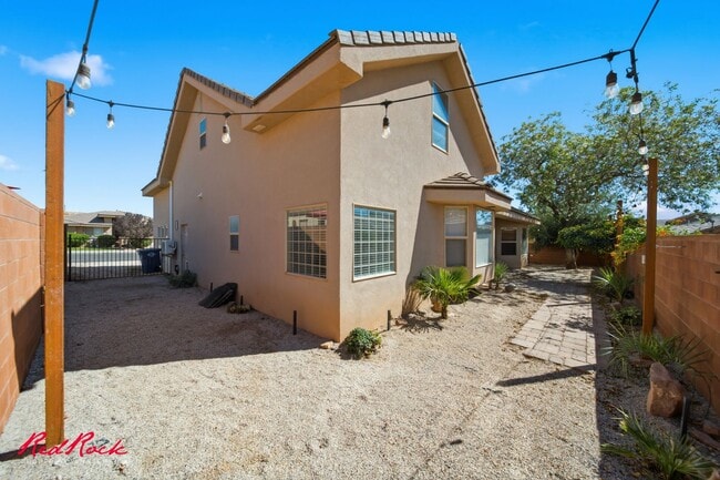 Building Photo - 3304 W Palomar