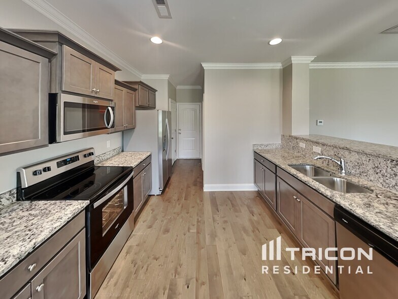 Building Photo - 5109 Cloverhill Dr