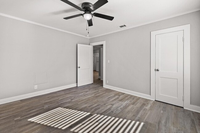 Building Photo - 501 E 4th St