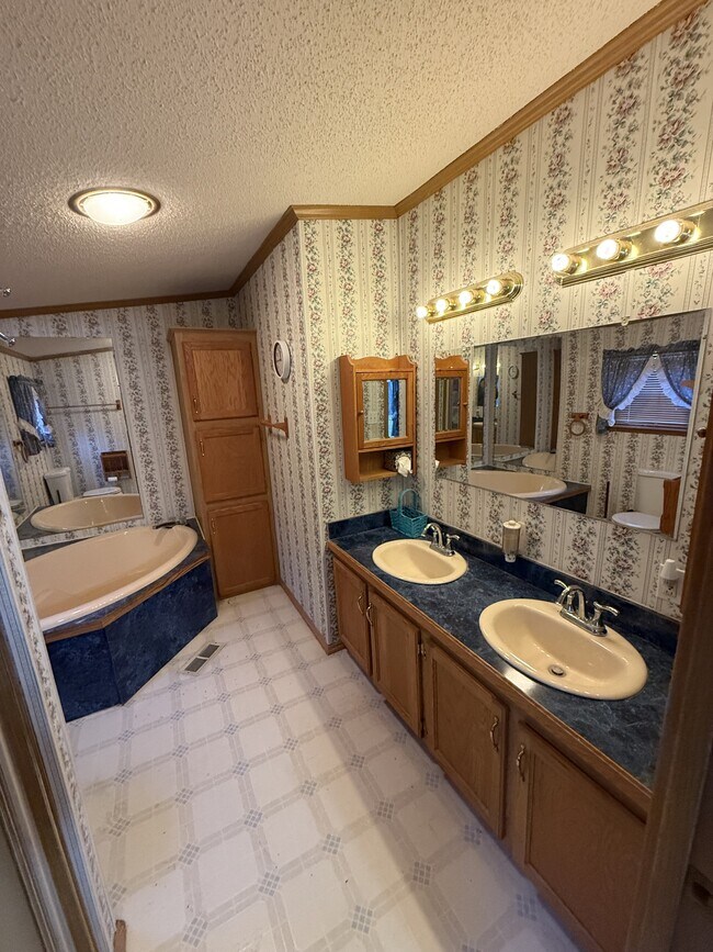 Building Photo - 91 Heath St