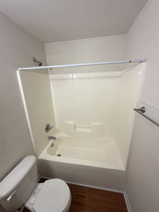 Building Photo - 121 Simmental Ln