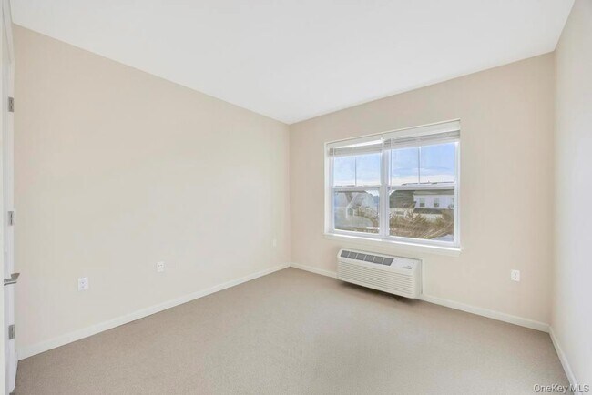 Building Photo - 3 Meadows Ln