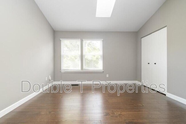 Building Photo - 922 South Paca St