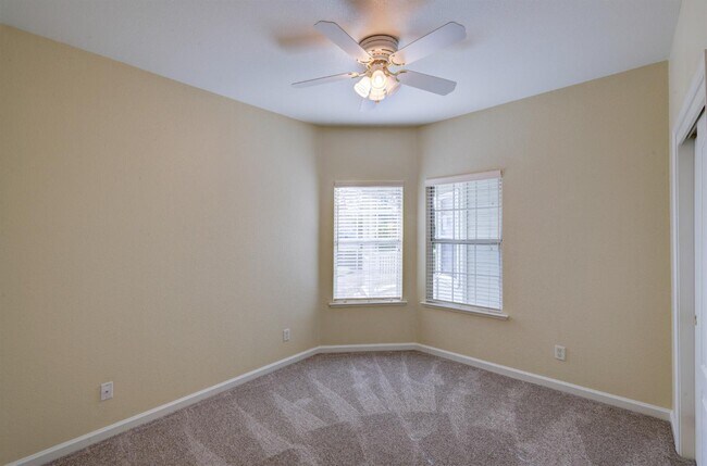 Building Photo - 139 Athens Ave