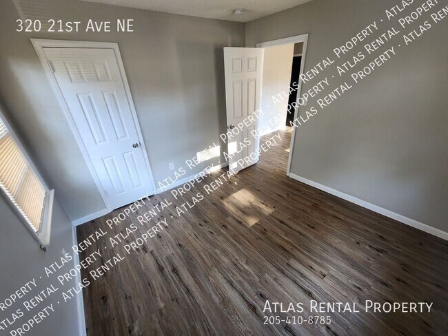 Building Photo - 320 21st Ave NE