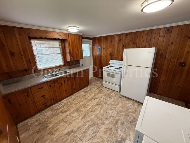 Building Photo - 731 Faircloth Ave