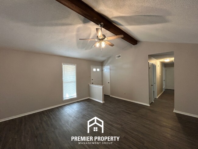Building Photo - 3BR/2BA Home w/ Vaulted Ceilings, Brick Fireplace & 2-Car Garage in Memphis