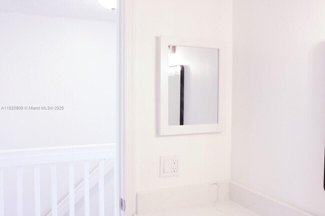 Building Photo - 16686 Hemingway Dr