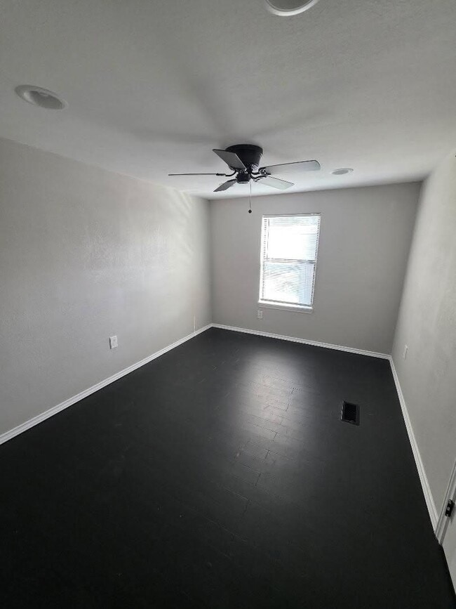 Building Photo - 310 Paddock St