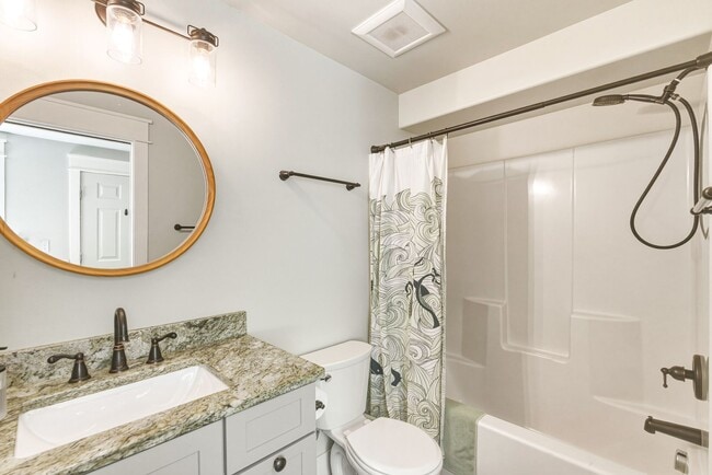 Building Photo - Bright & Spacious 4-Bedroom Haven Just Minutes from Leavenworth Village