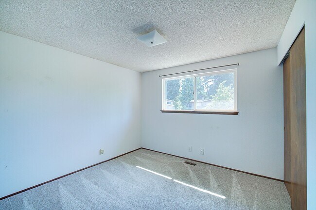 Building Photo - 5bd/3ba Edmonds House