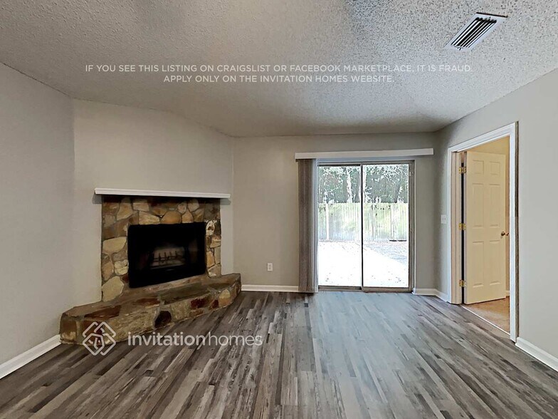 Building Photo - 2999 Mikris Dr E