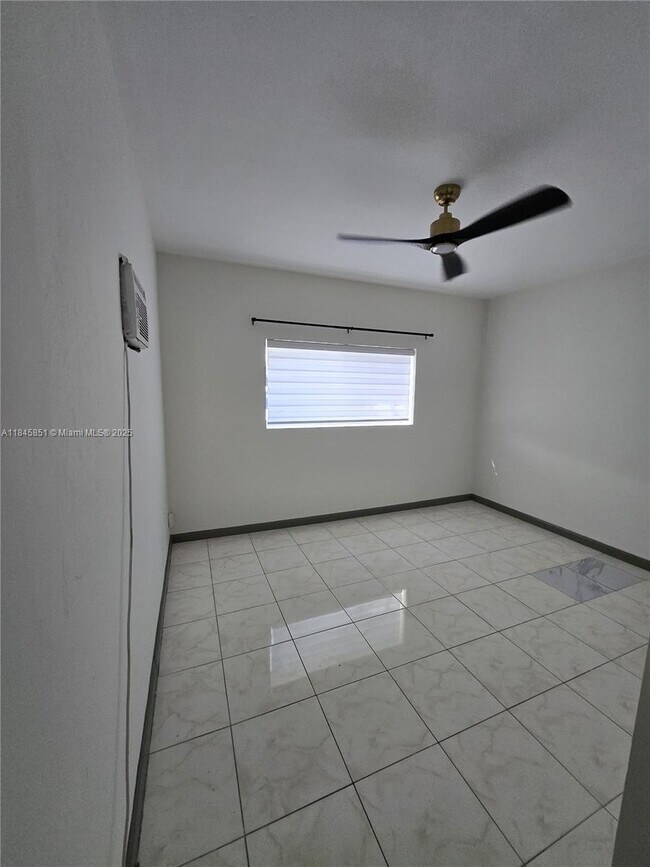 Building Photo - 7752 Dilido Blvd