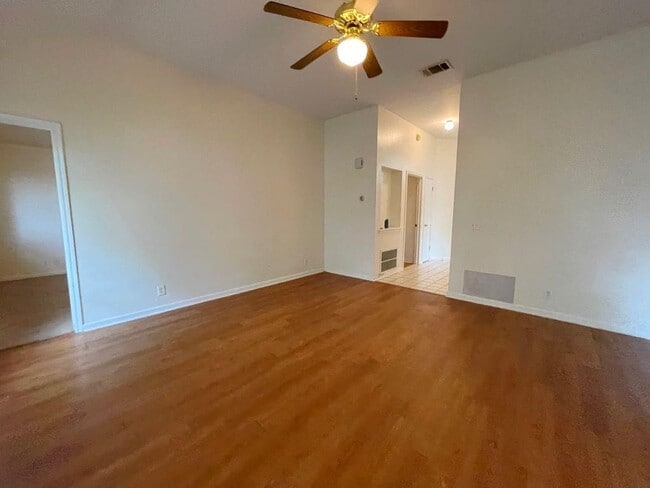 Building Photo - 205 Juniper Dr