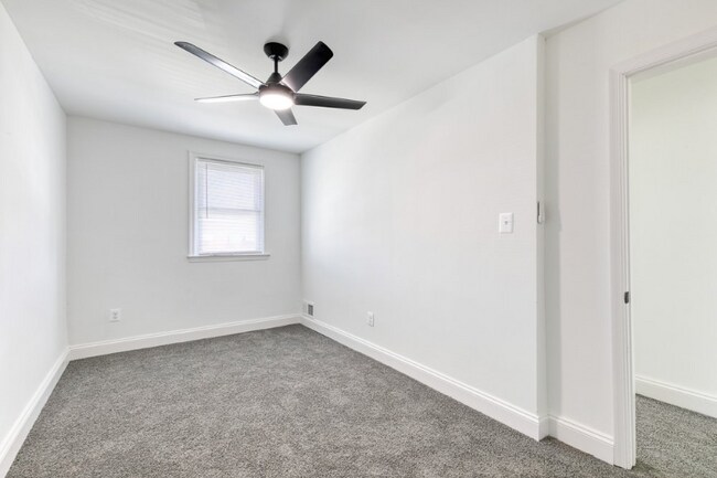 Building Photo - 2226 Redthorn Rd