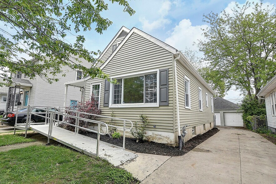 Building Photo - 2212 Fauver Ave