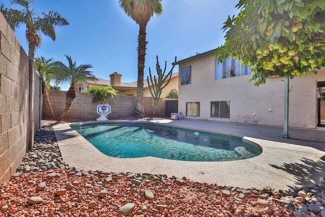 Building Photo - Pet Friendly 5-bedroom, 3 bath Home w/ Pool and Finished Basement