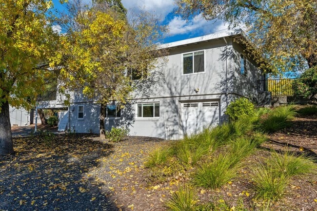 Building Photo - 1543 Estee Ave