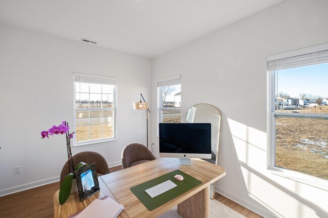 Building Photo - 484 Creekside Dr