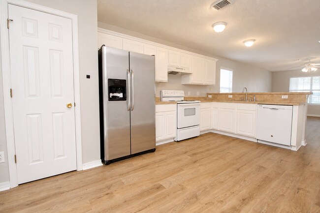 Building Photo - Northwest Pensacola 3BR/2BA Home Near Navy Federal with No Carpet & Privacy-Fenced Backyard