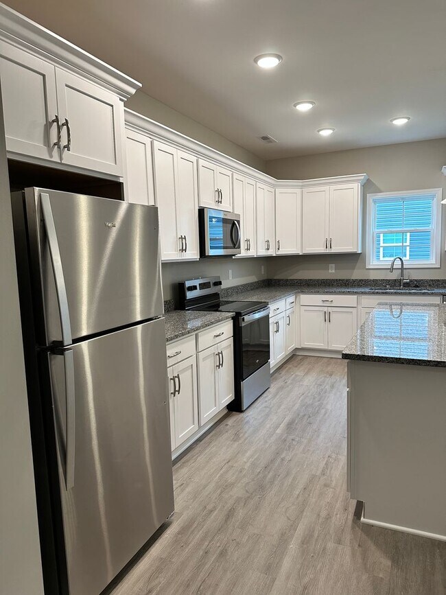 Building Photo - 2766 Cedrus Ave