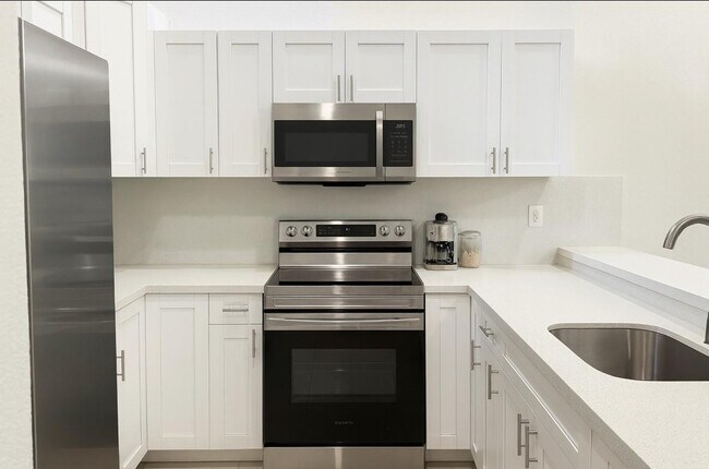 Building Photo - 9215 SW 141st Pl