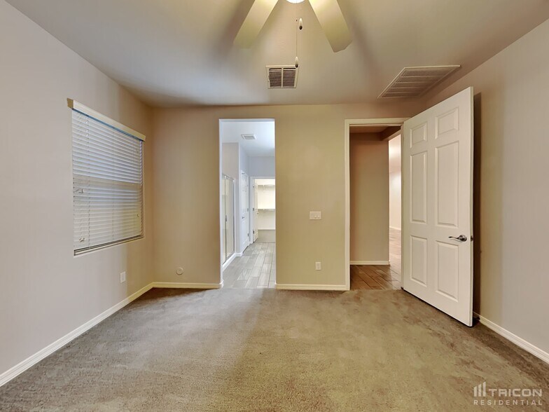 Building Photo - 4891 E Velasco St