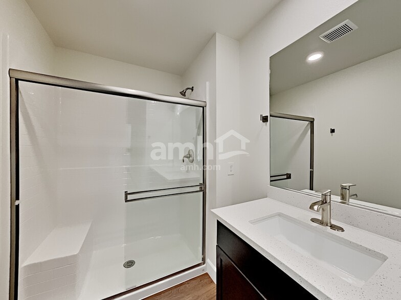 Building Photo - 1910 Macchia Ave