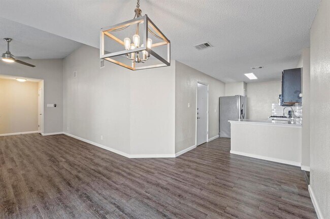 Building Photo - 707 Brookside Pass