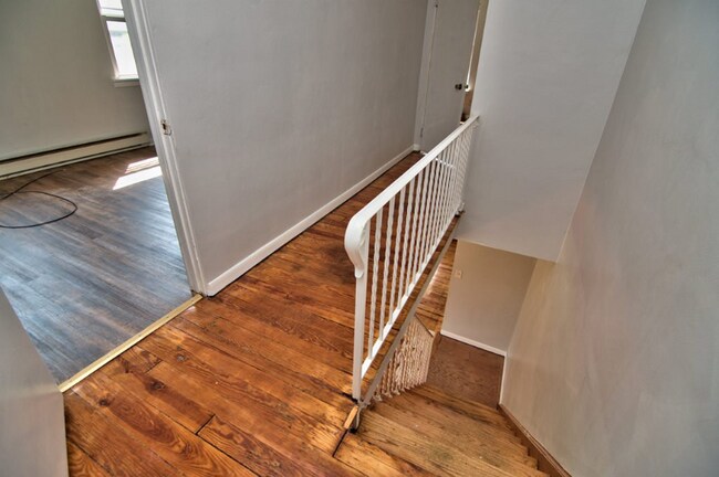 Building Photo - 359 Hanover St