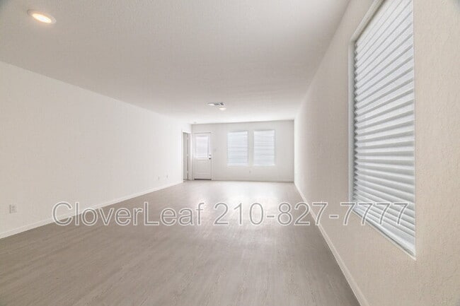 Building Photo - 506 Sarah Wy