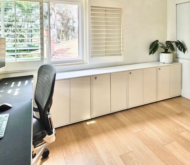 Building Photo - 8118 E Peacock Ln