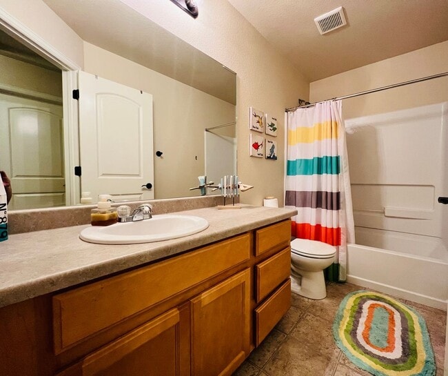 Building Photo - Gorgeous 3 bed/2.5 bath home with 3-CAR TANDEM GARAGE in Painted Sky