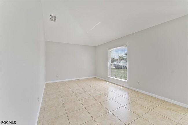 Building Photo - 1240 NW 22nd Pl