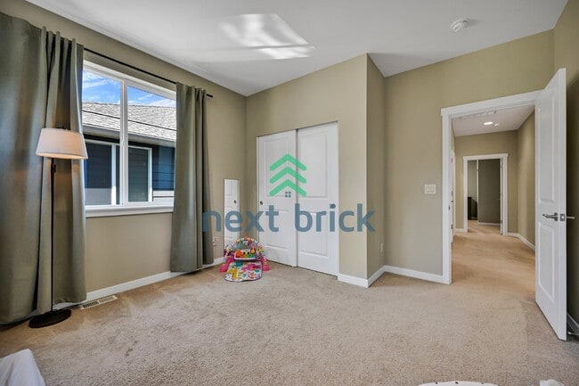 Building Photo - Discover Spacious Comfort: Stunning 5-Bedroom Home with 3.5 Baths in Snoqualmie!
