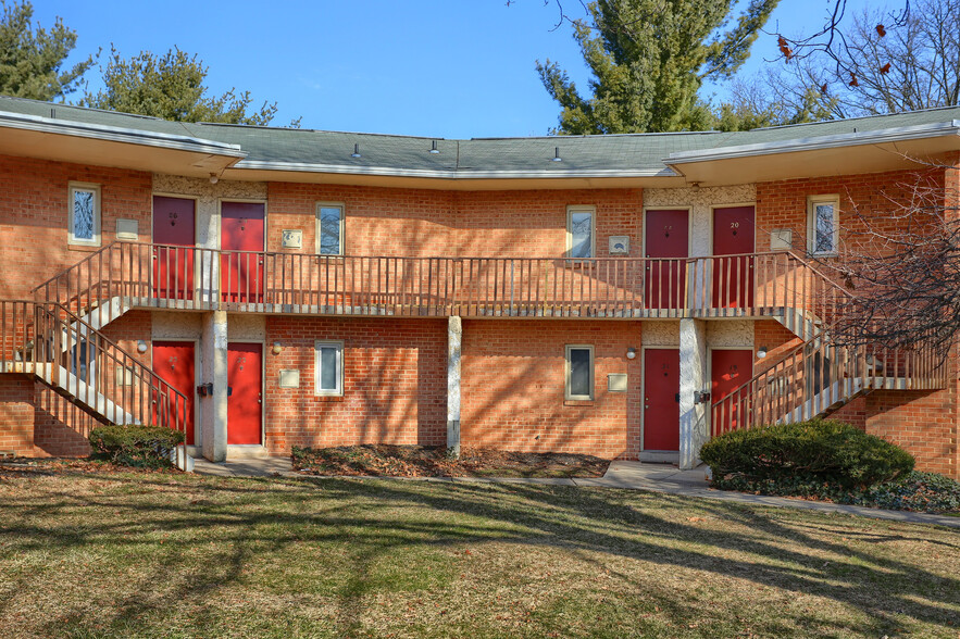 Building Photo - Briarcrest Gardens Apartments