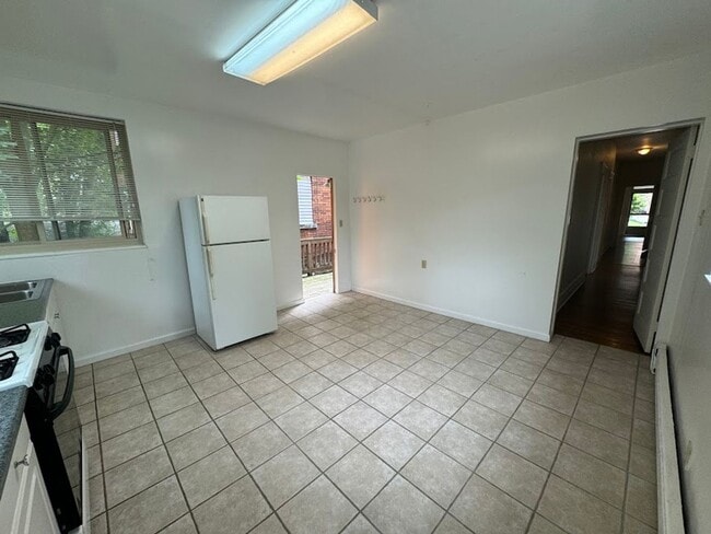 Building Photo - Wonderful First Floor Property!