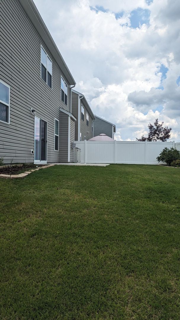 Building Photo - Welcome Home!!! Beautiful 3b 2.5b in Masse...