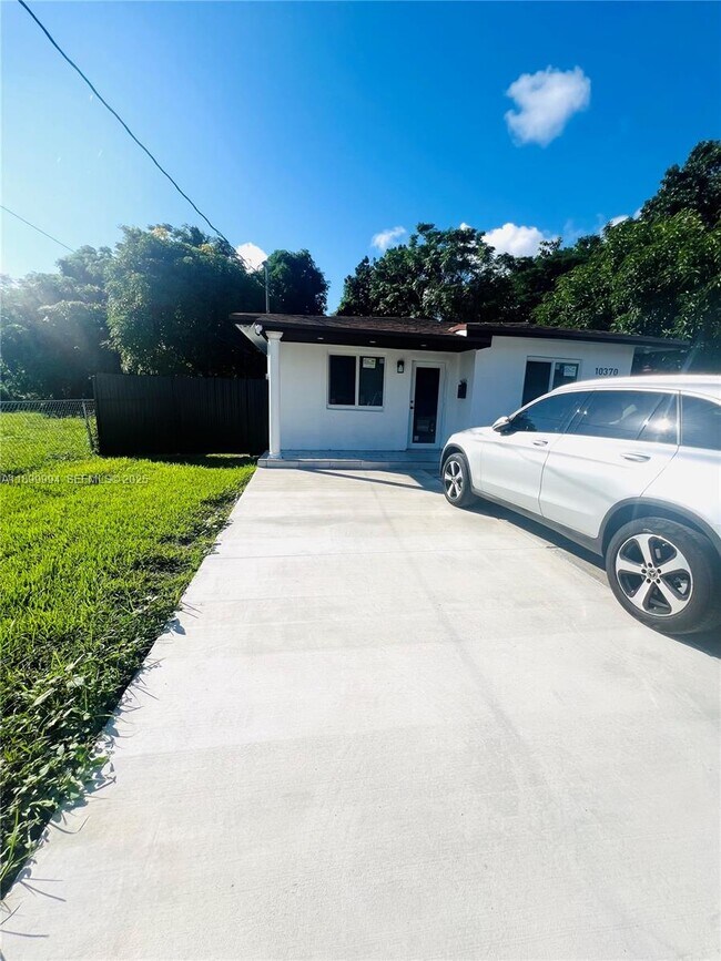 Building Photo - 10370 SW 174th Terrace