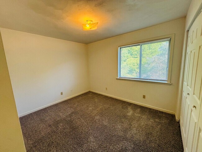 Building Photo - 401 Berryfield Ln