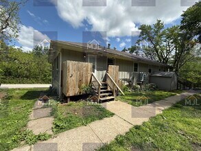 Building Photo - Spacious 3 Bedroom / 1 Bath Apartment in Sugar Creek *Ready Now*