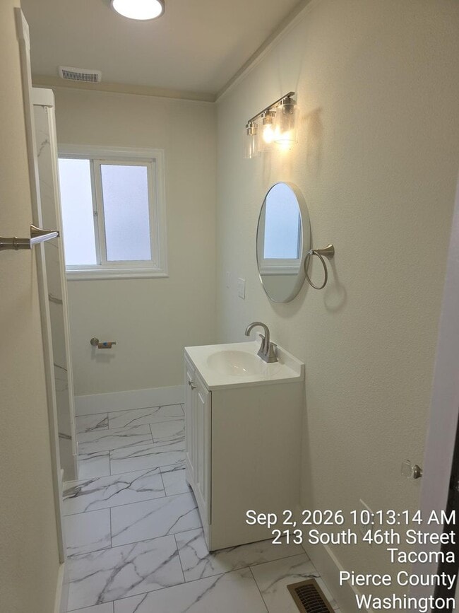 Building Photo - 213 S 46th St