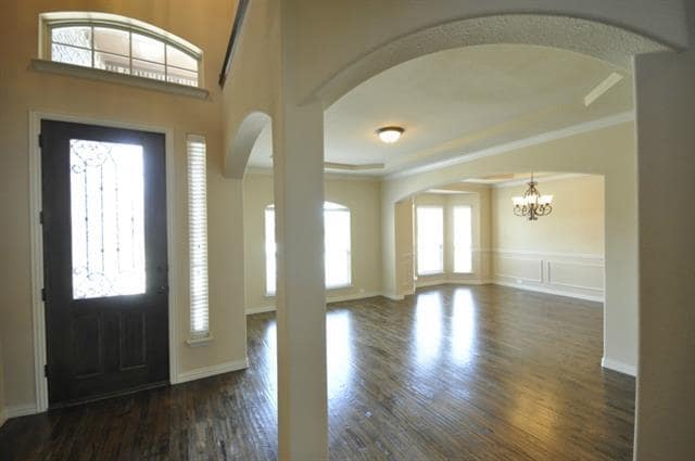 Building Photo - 600 Falcon Dr