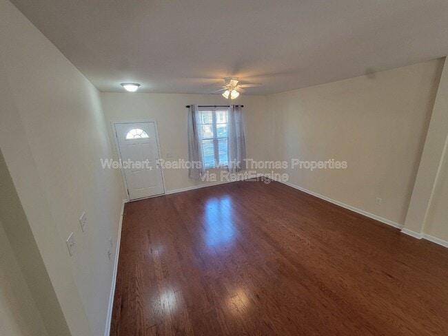 Building Photo - 100 Stratford Lakes Dr
